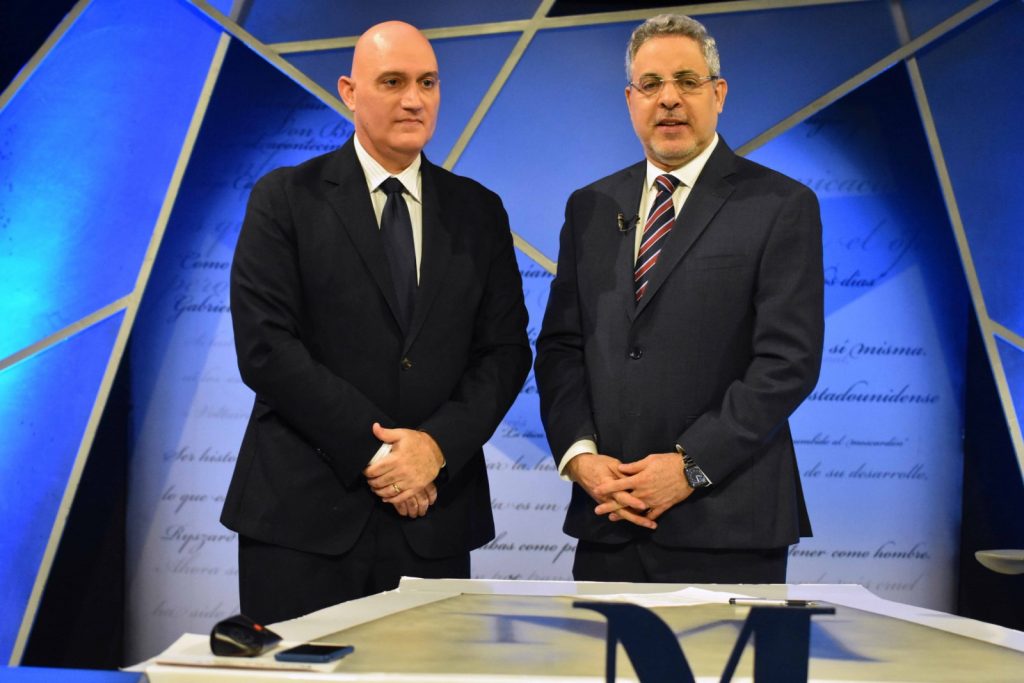 PAVEL ISA - ENTREVISTADO POR PABLO MACKINE EN COLOR VISION