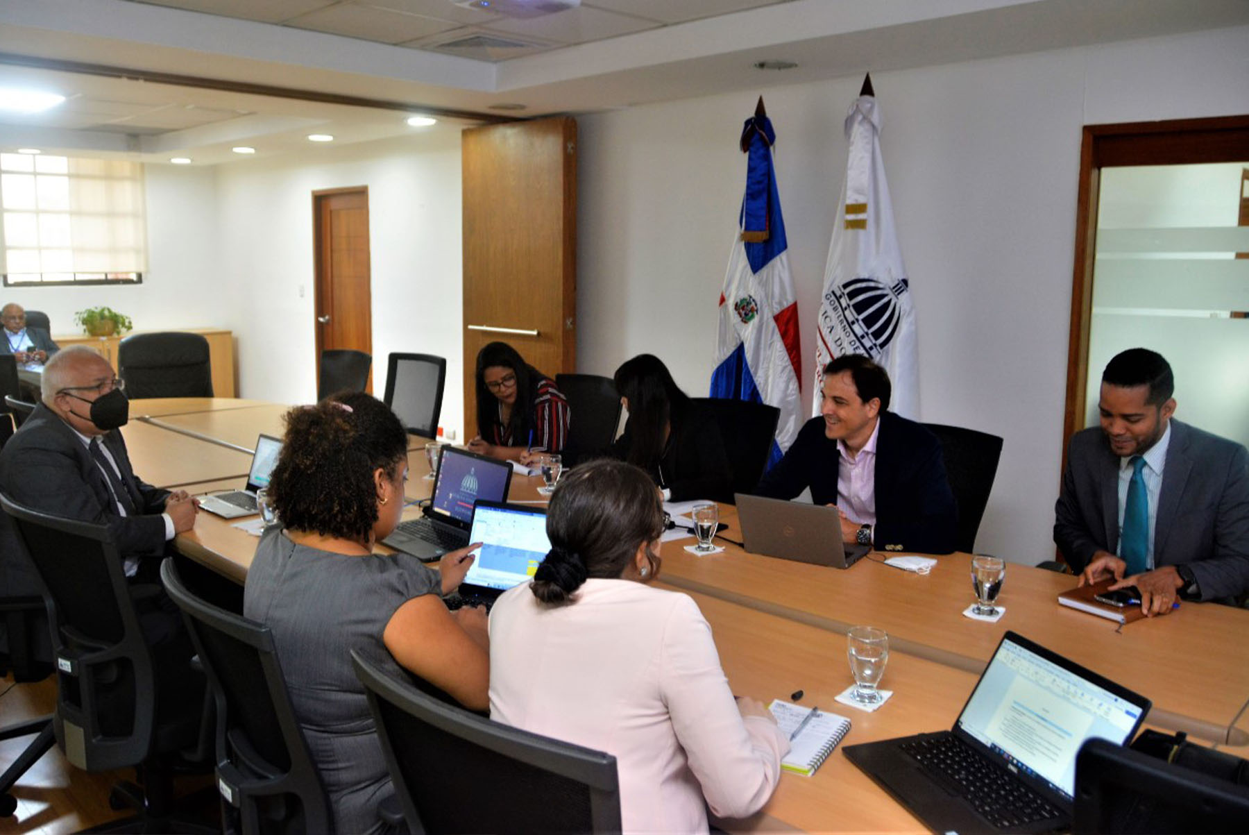 El director de Inversión Pública, Martín Franco,s y su equipo de trabajo encabezaron el inicio del proceso de evaluación del desempeño de la Gestión de las Finanzas Públicas (GFP), mediante la metodología de Gasto Público y Rendición de Cuentas (PEFA, por sus siglas en inglés). Participó el consultor representante de la Unión Europea, Jorge Shepherd.