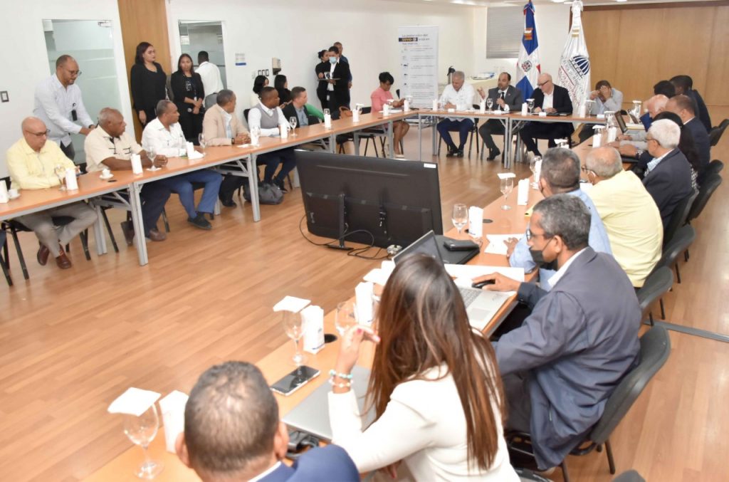 Vista parcial del encuentro en el salón Carlos Ascuasiati de la institución.