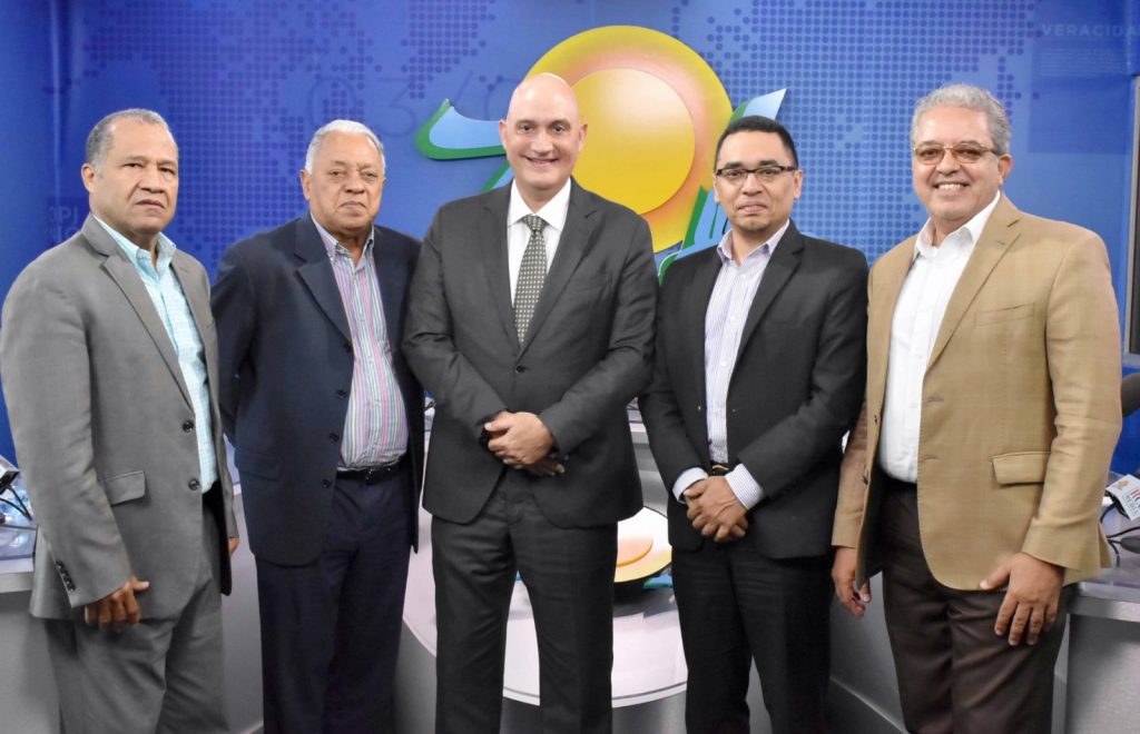 Ministro junto con el Sol de la Tarde