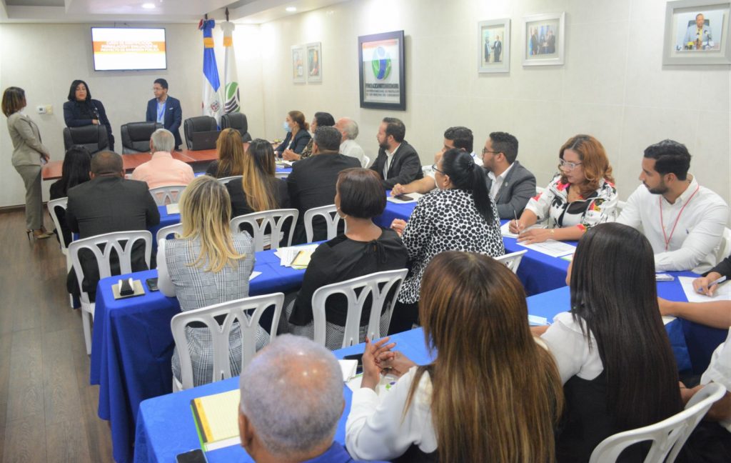 Ministerio de Economía capacita a Pro-Consumidor sobre formulación y evaluación de proyectos de inversión pública