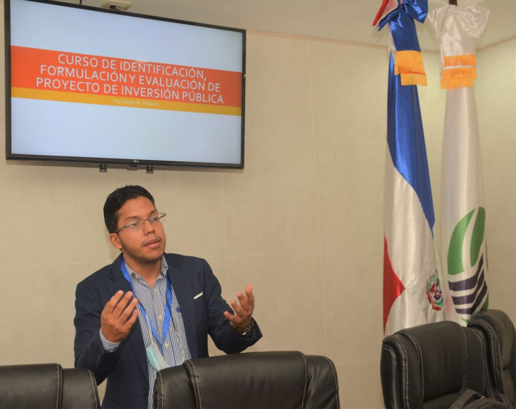 Ministerio de Economía capacita a Pro-Consumidor sobre formulación y evaluación de proyectos de inversión pública