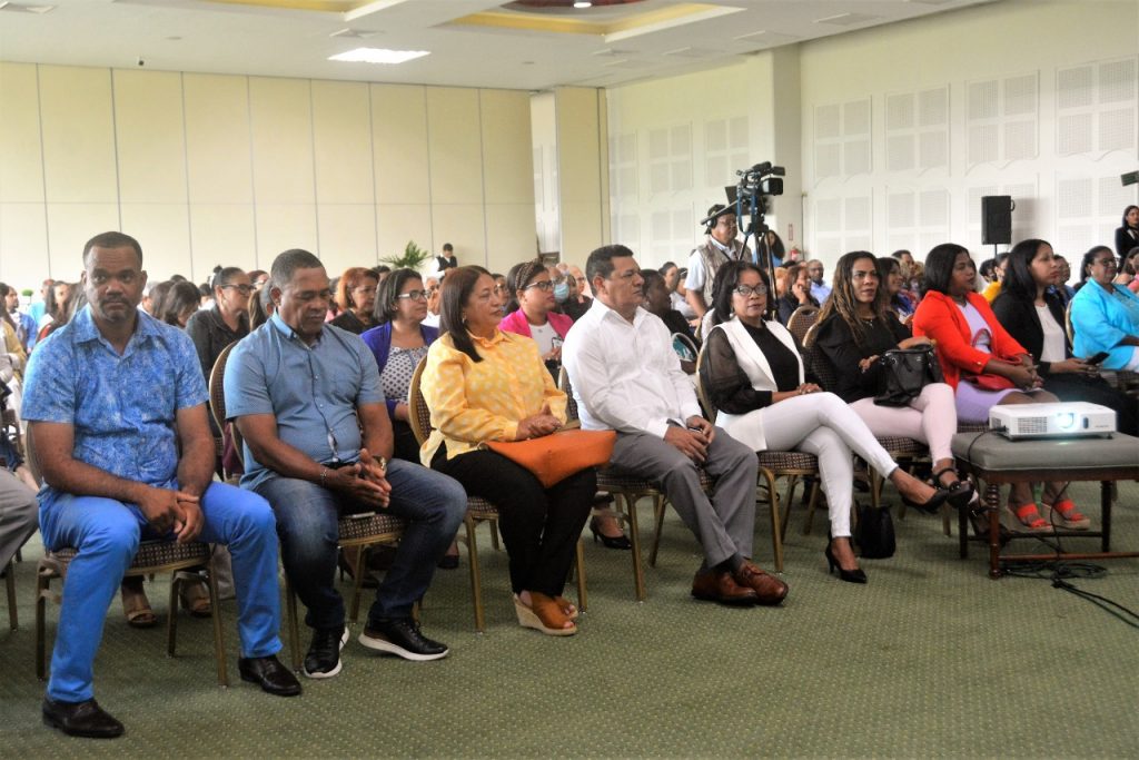 Público que asistió a la conferencia Género y Territorio en la Universidad Tecnológica de Santiago