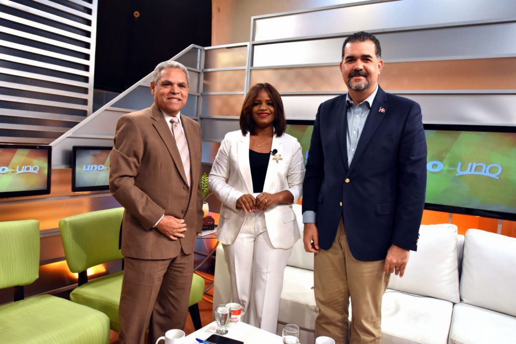 El arquitecto Erick Dorrejo participó en el programa Uno Más Uno Teleantillas canal 2 conducido por los periodista Millizen Uribe y Adalberto Grullón. 
