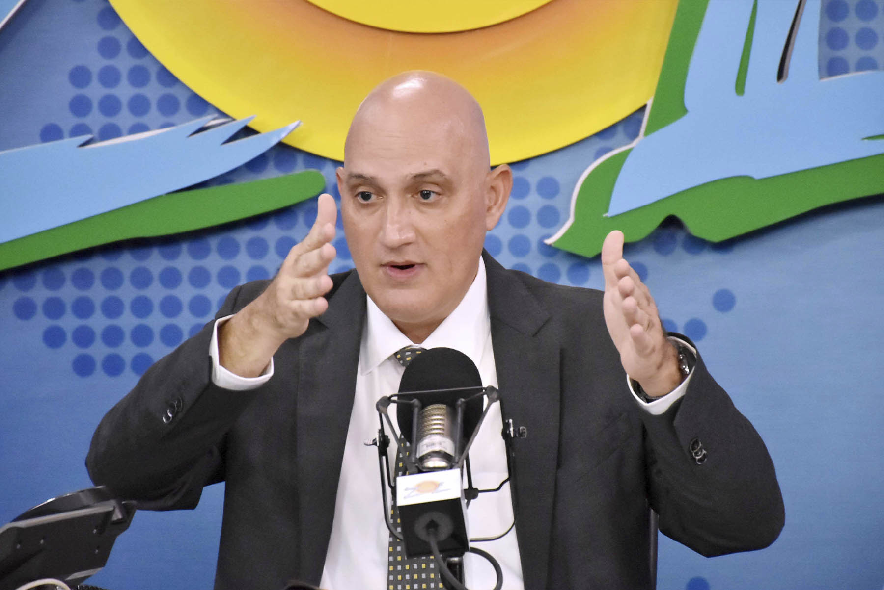 Pável Isa Contreras, ministro de Economía, Planificación y Desarrollo, durante su participación en el programa Sol de la Tarde, por Zol 106.5 FM.