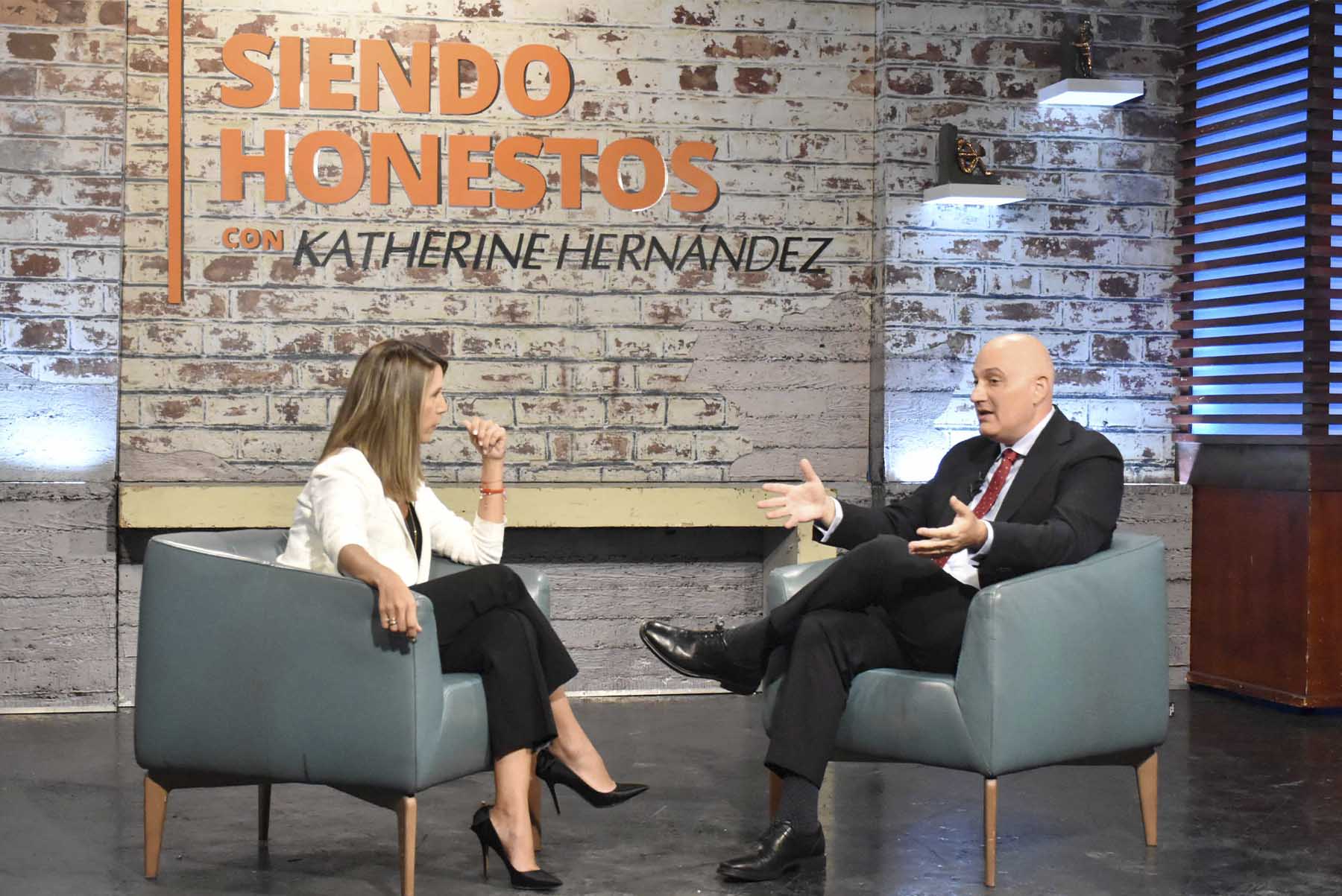 Pável Isa Contreras, ministro de Economía, Planificación y Desarrollo, entrevistado en Siendo Honestos.