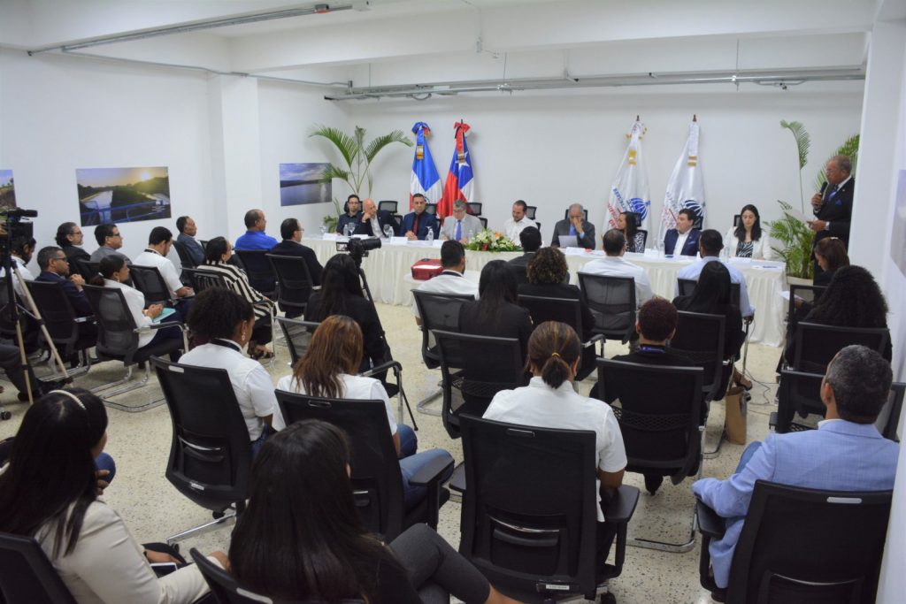 Clara Aquino, directora general de Cooperación Bilateral del Ministerio de Economía, Planificación y Desarrollo, durante su participación el acto de lanzamiento de la Asistencia Técnica en Gestión de Proyectos de Tecnificación de Riego. 