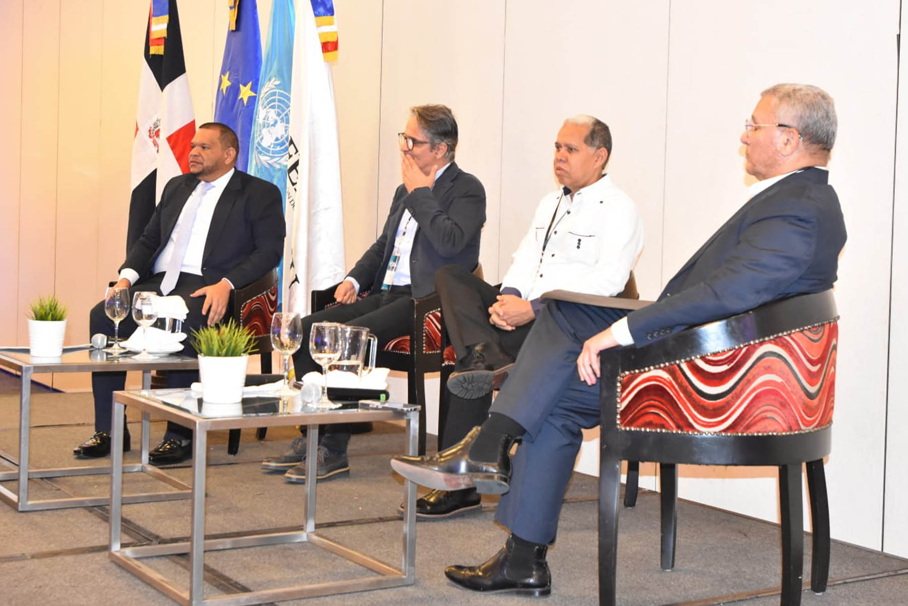 El viceministro de Ordenamiento Territorial y Desarrollo Regional, Domingo Matías, participa en el Foro Ciudades Incluyentes.