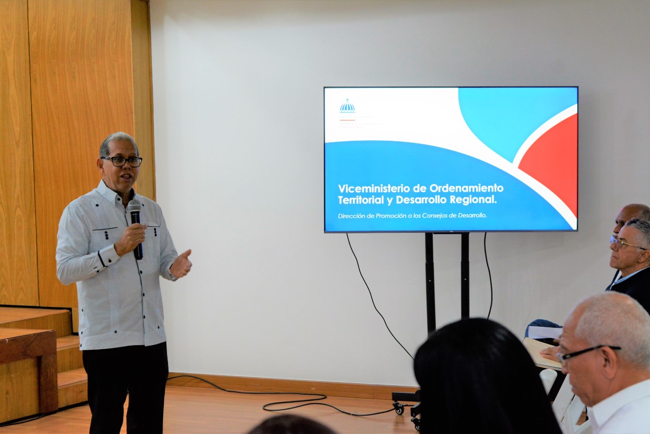 El viceministro de Ordenamiento Territorial y Desarrollo Regional, Domingo Matías, dijo: “No nos quedamos en el documento, con lo pactado en papel. El gobierno y el Ministerio de Economía tiene la cultura de la ejecución y de la planificación para hacer realidad los compromisos asumidos”.