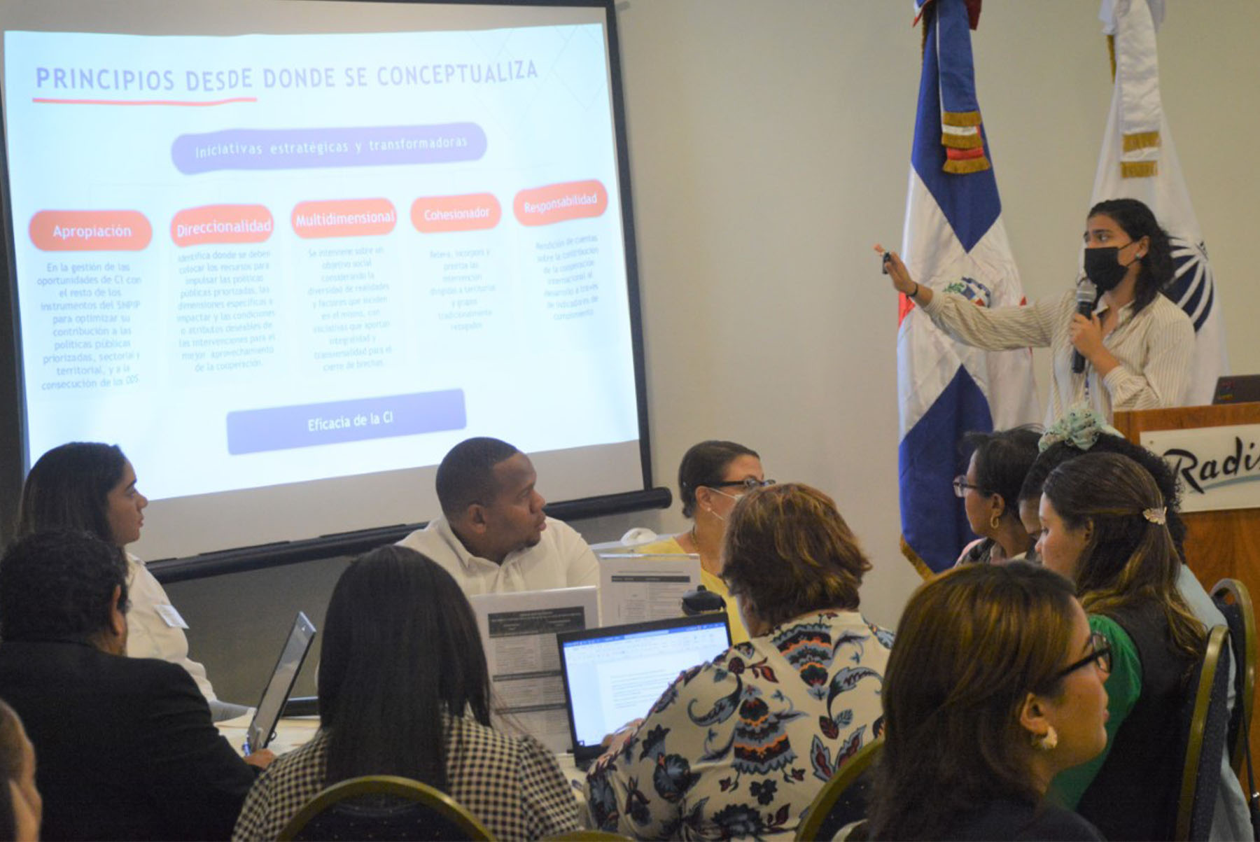 Lety Melgen, directora de la Dirección de Análisis y Coordinación de la Cooperación Internacional, encabeza inicio taller de identificación de iniciativas estratégicas y transformadoras de cara al Plan Nacional Plurianual de Cooperación Internacional no Reembolsable.