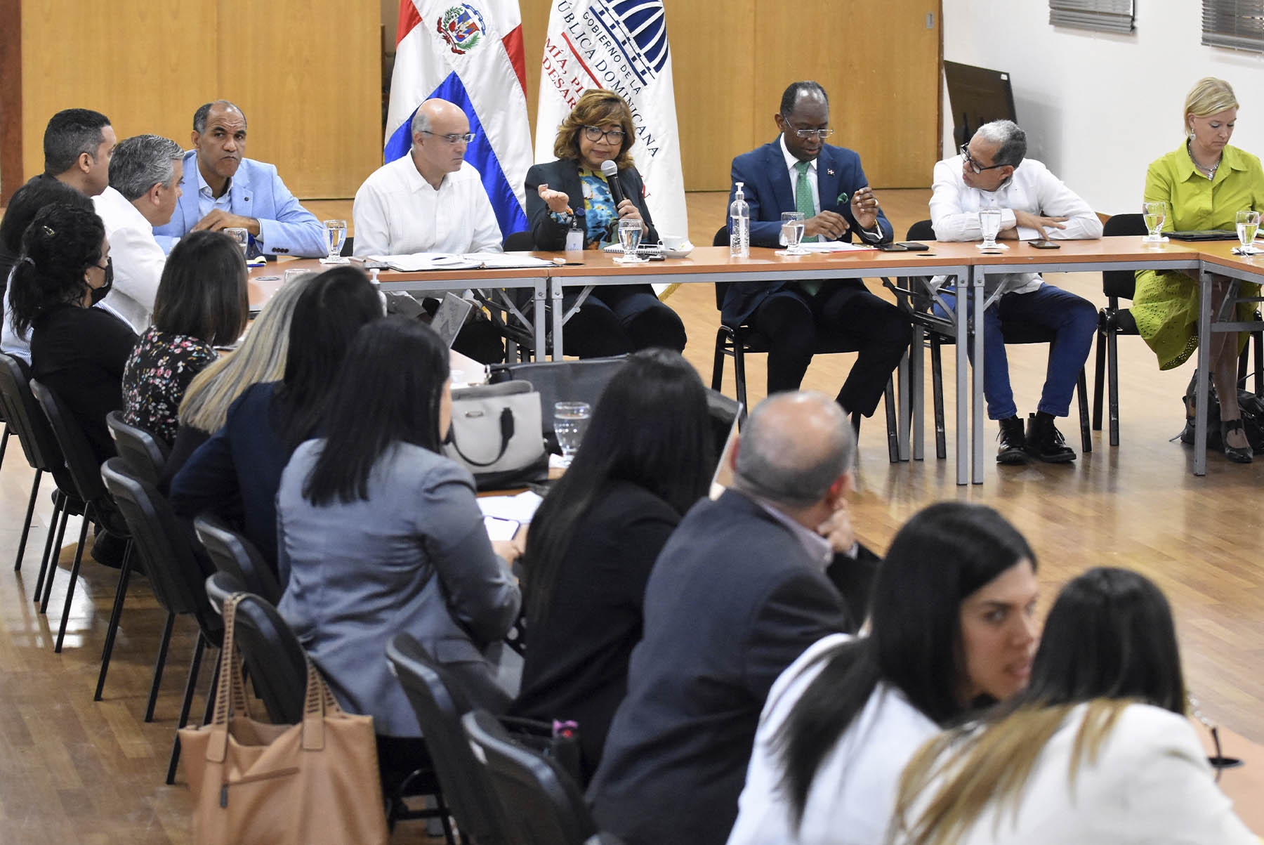 Reunion organismo del Estado y agencias de cooperacion