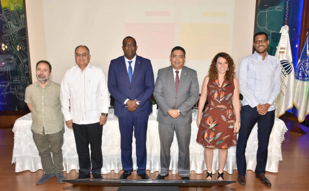 Álvaro Fuentes, Rolando Ocampo, Antonio Ciriaco, Alexis Cruz, Rosa Cañete Alonso y Raymer Díaz.