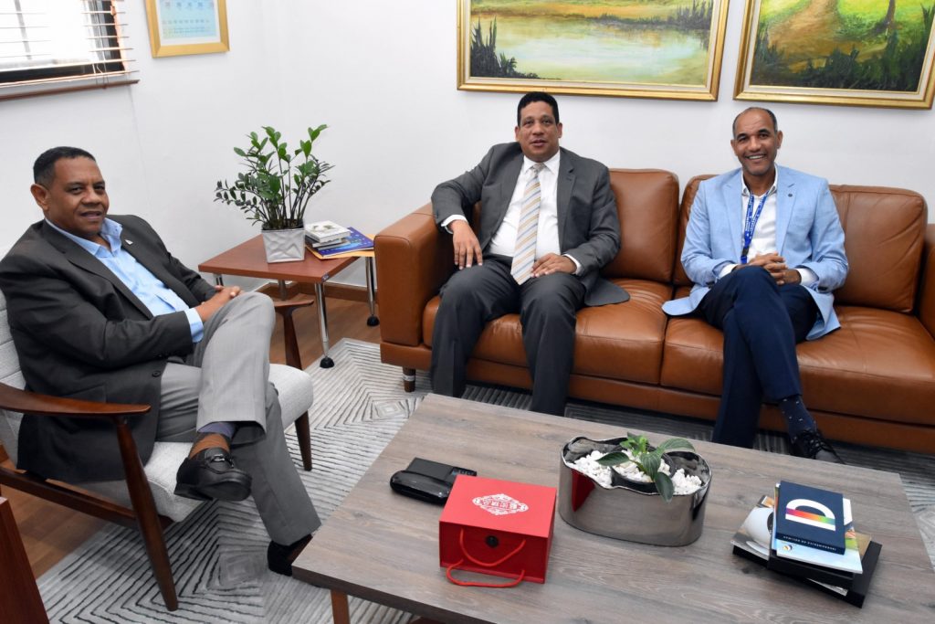 En el encuentro se destacó la importancia de las contrataciones públicas para fomentar el desarrollo