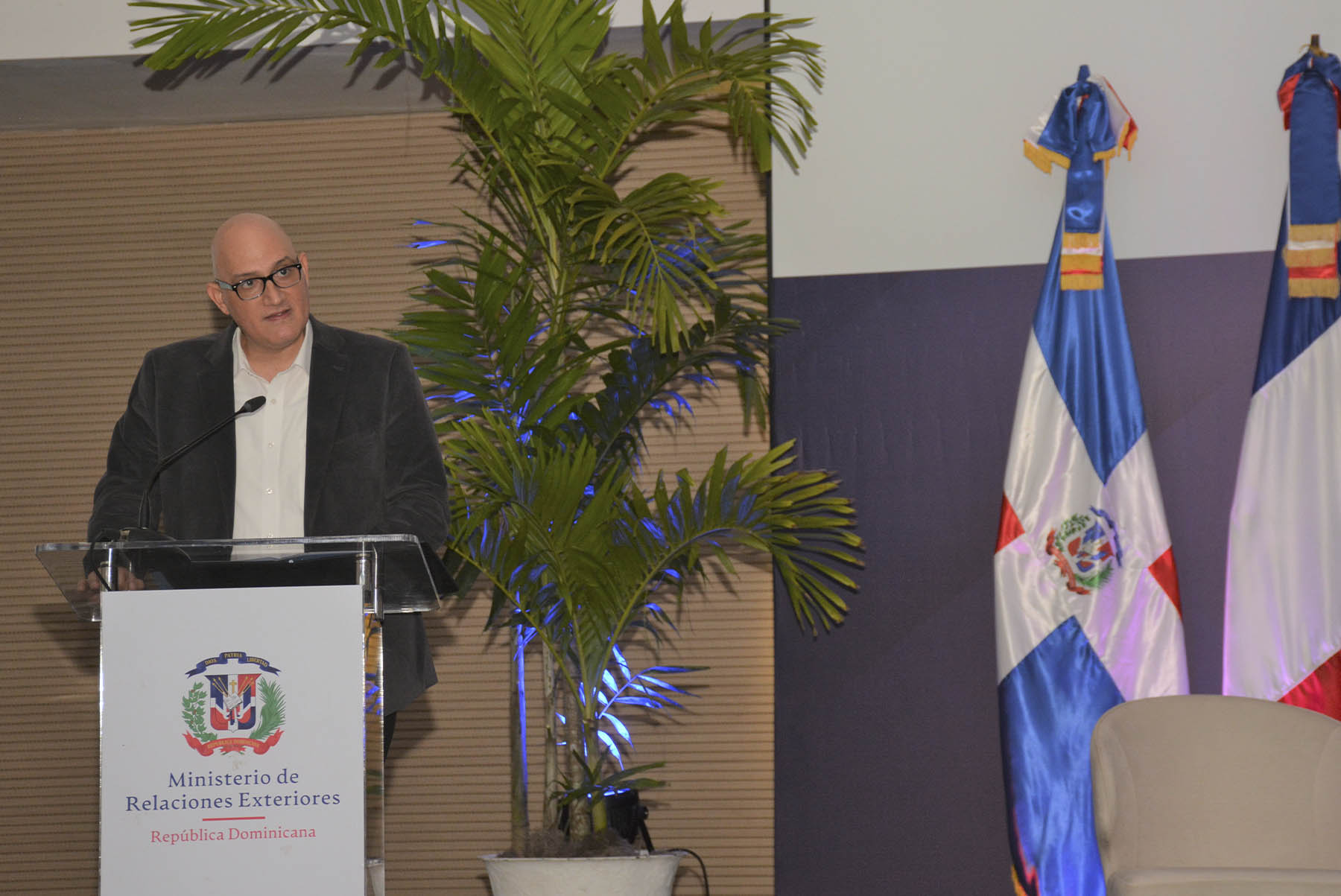 El ministro de Economía, Planificación y Desarrollo, Pável Isa Contreras, destacó que el proyecto estandarizará los procedimientos de detección, procesamiento, análisis y divulgación de información útil para la toma de decisiones en la reducción de muertes en unidades de cuidados Intensivos, salas maternas y neonatología, entre otras salas de hospitalización.