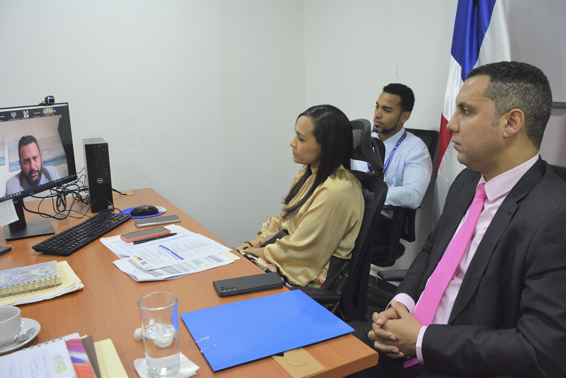 Clara Aquino, directora general de Cooperación Bilateral del Ministerio de Economía, Planificación y Desarrollo y José Luis Morillo, director de Cooperación Internacional del Ministerio de Relaciones Exteriores, encabezan acto de inicio del intercambio de experiencias sobre sistemas de planificación y los instrumentos de desarrollo de largo plazo con Ecuador.