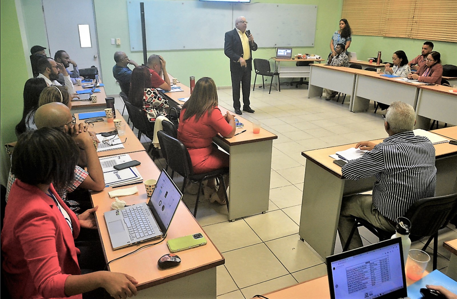 Las palabras de bienvenida estuvieron a cargo del director del Centro de Capacitación en Planificación e Inversión Pública, Bernardo Hirán Sánchez Melo, quien afirmó que la equidad e igualdad de género debe estar revestida de sinceridad y calidad humana.