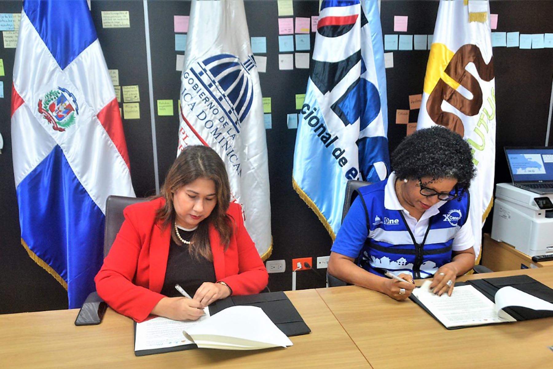 La directora de CASFL, Vielka Polanco, agradeció a la titular de la ONE, Miosotis Rivas y a su equipo de trabajo la iniciativa de colaboración con la sociedad civil organizada como aliados estratégicos para la buena realización del X Censo Nacional de Población y Vivienda.