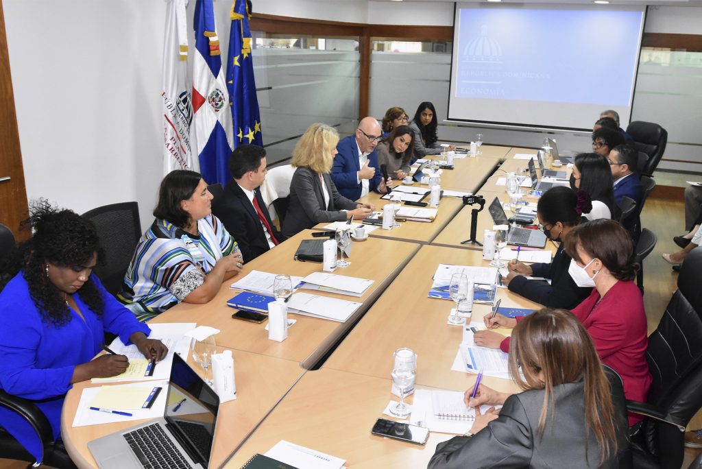 El ministro de Economía, Pável Isa Contreras, valora apoyo de la UE y esfuerzos del Ministerio de la Mujer para hacer frente a violencia de género