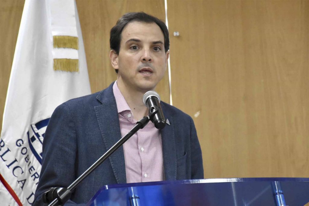 El director general de Inversión Pública, Martín Francos, agradece al CCPIP por la capacitación