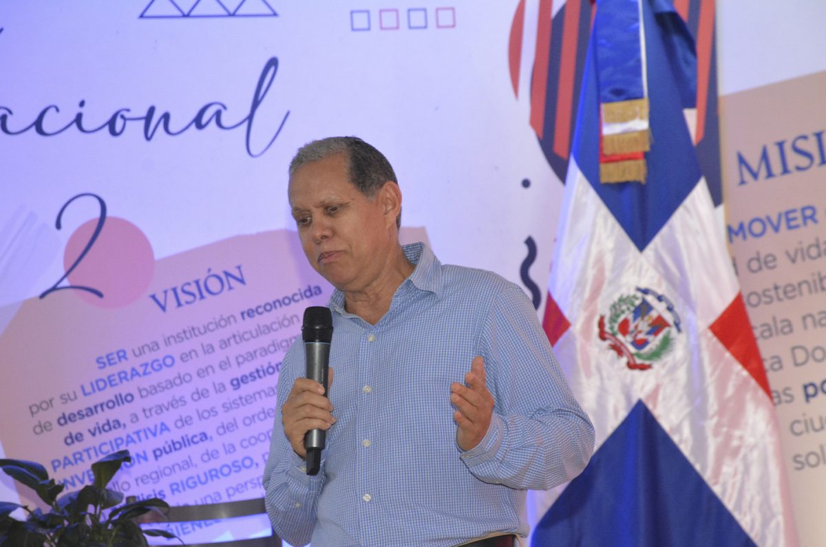 El viceministro de Ordenamiento Territorial y Desarrollo Regional, Domingo Matías, aseguró que la participación ciudadana a través de los consejos de desarrollo provinciales y municipales es necesaria para planificar el ordenamiento de los territorios en ambas comunidades.