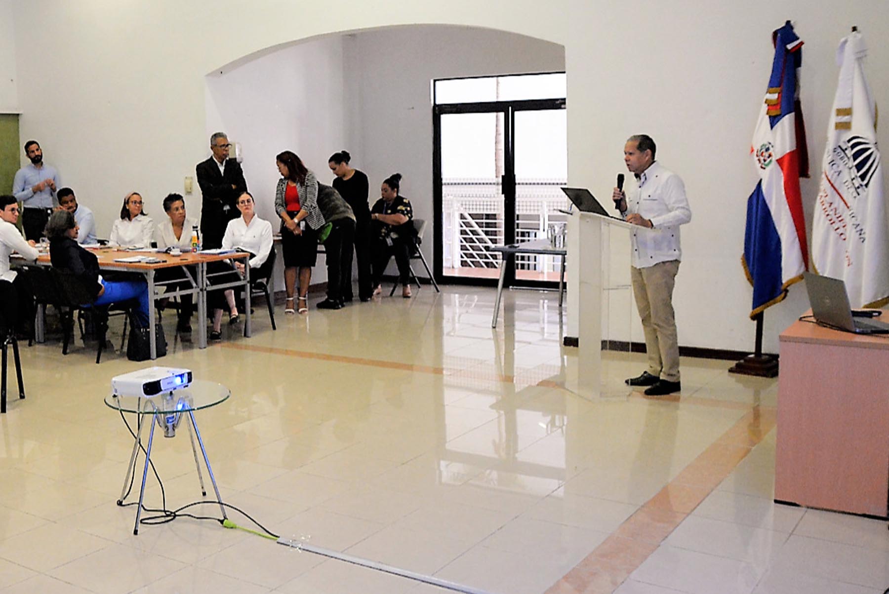 Domingo Matías, viceministro de Ordenamiento Territorial y Desarrollo Regional del Ministerio de Economía, Planificación y Desarrollo durante su participación en el taller de consulta para la actualización de la Nueva Agenda Urbana de República Dominicana.