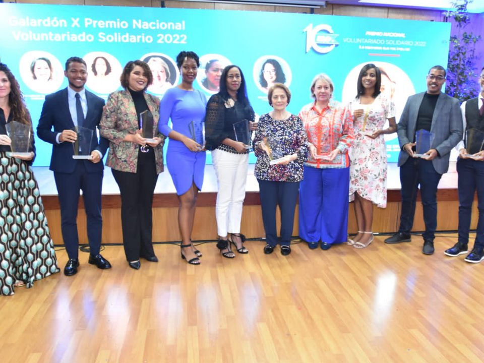 Ministerio de Economía y Supérate celebran decima entrega del Premio Nacional Voluntariado Solidario 2022