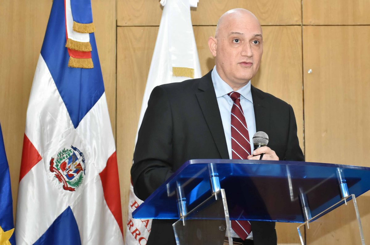 Pável Isa Contreras, ministro de Economía pronuncia las palabras de cierra del acto de presentación del Estudio Multidimensional de la República Dominicana.