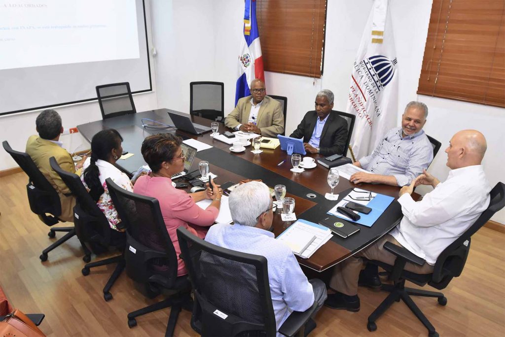 Reunión de ministro Isa Contreras con directivos de EGEHID1