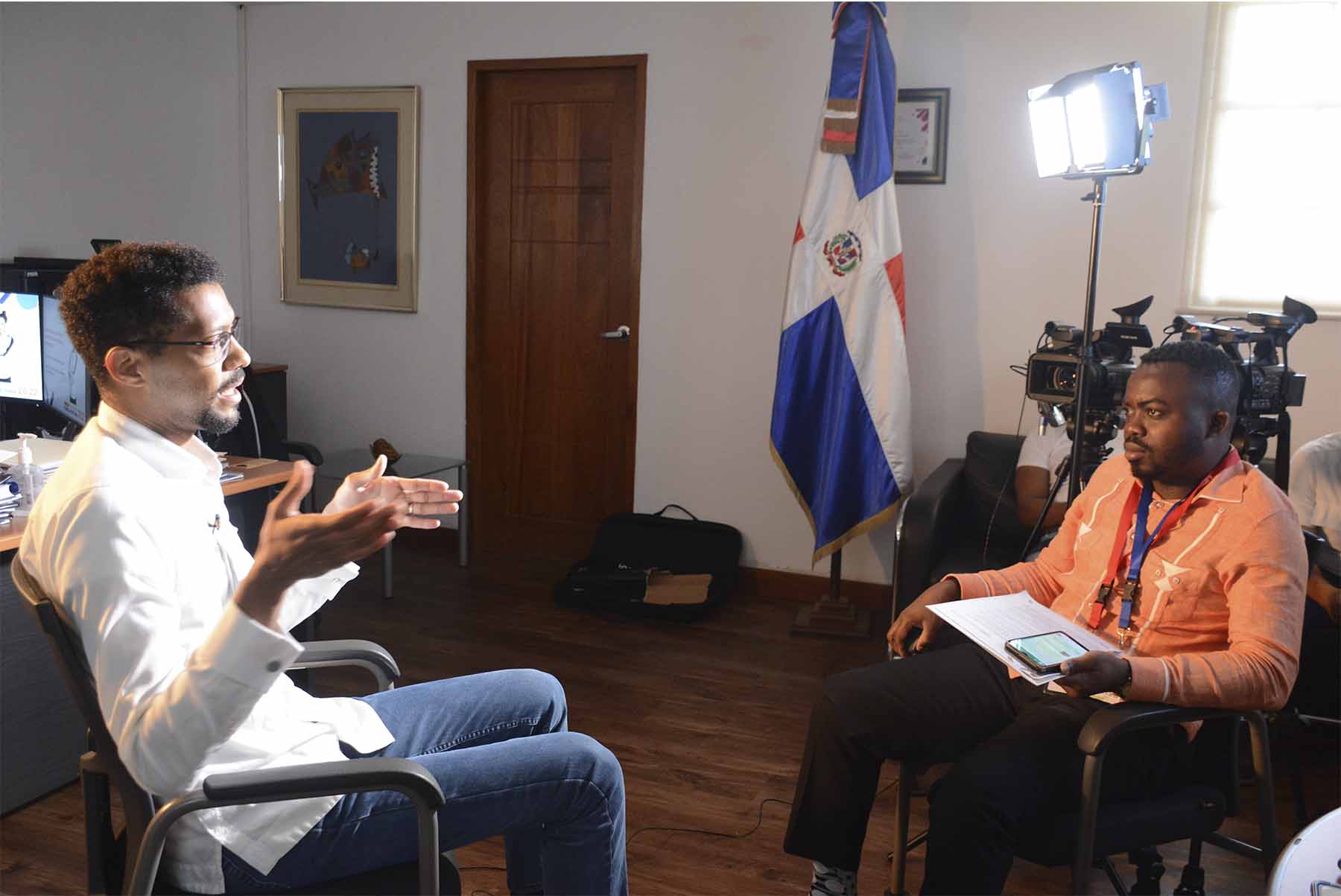 viceministro Alexis Cruz en programa Desclasificados con Addis Burgos