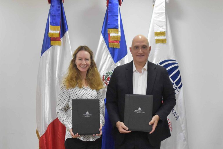 Ministerio de Economía recibe donación de 3 mil euros de la AFD