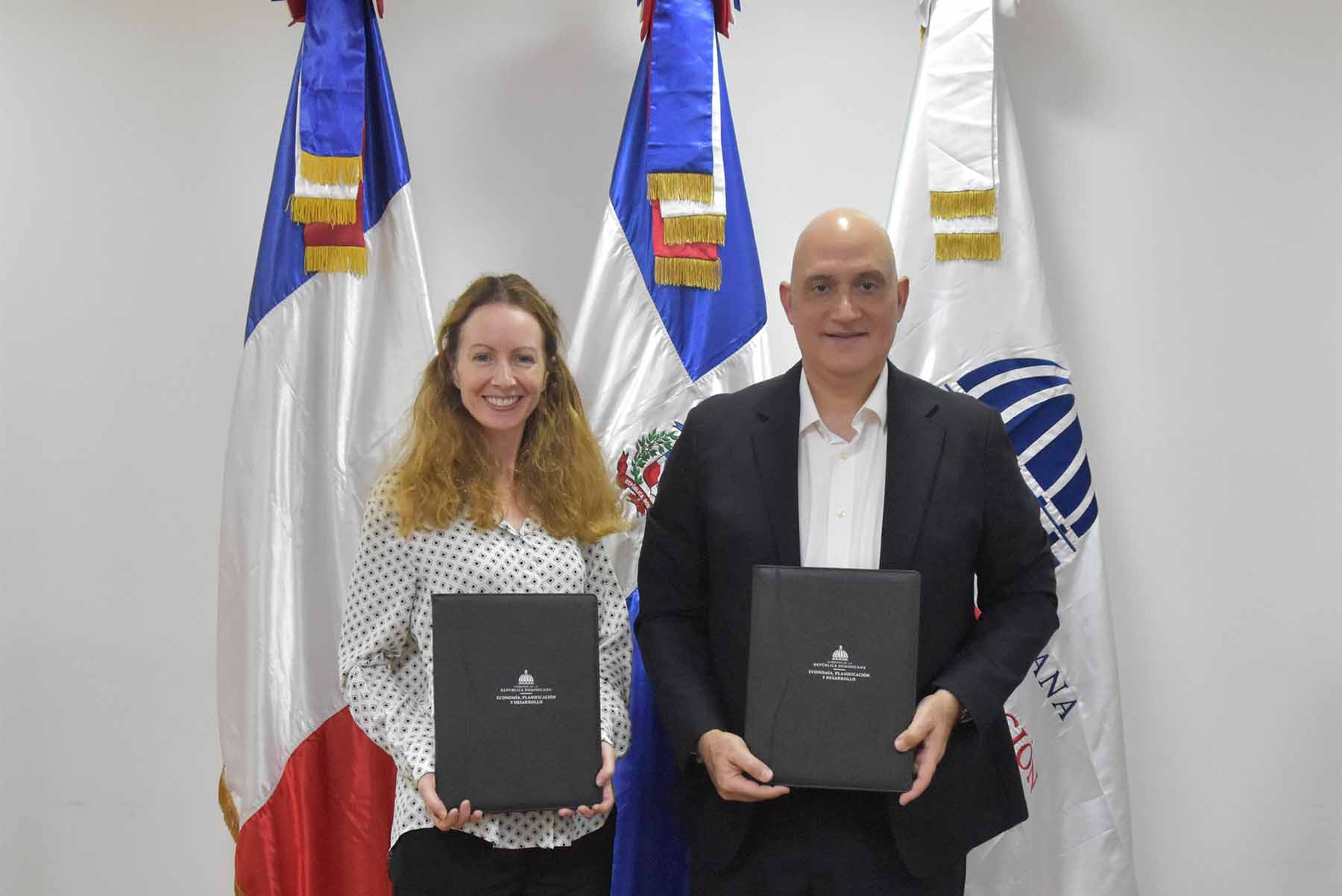 Ministerio de Economía recibe donación de 3 mil euros de la AFD