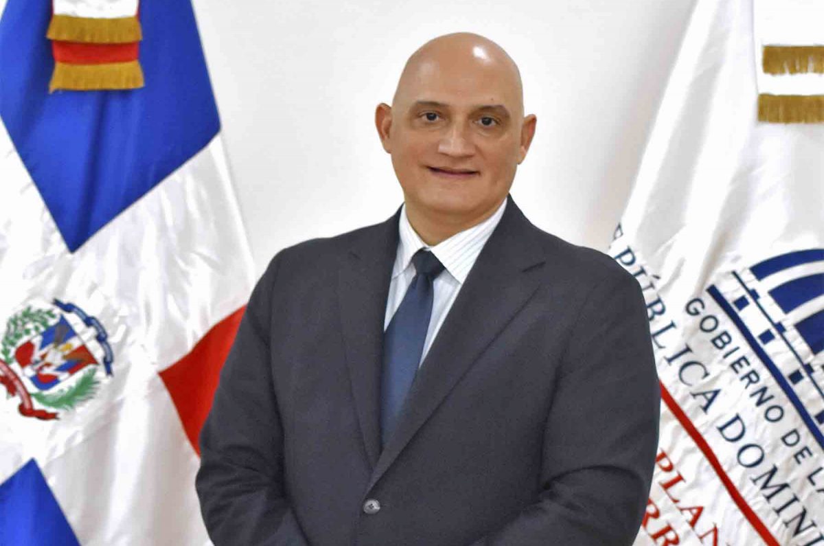 Ministro de Economía Pavel Isa Contrera