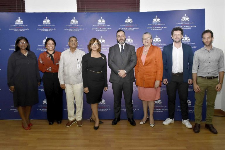 VICE MINISTRA INICIO DE LA REUNION MISION FIDA2