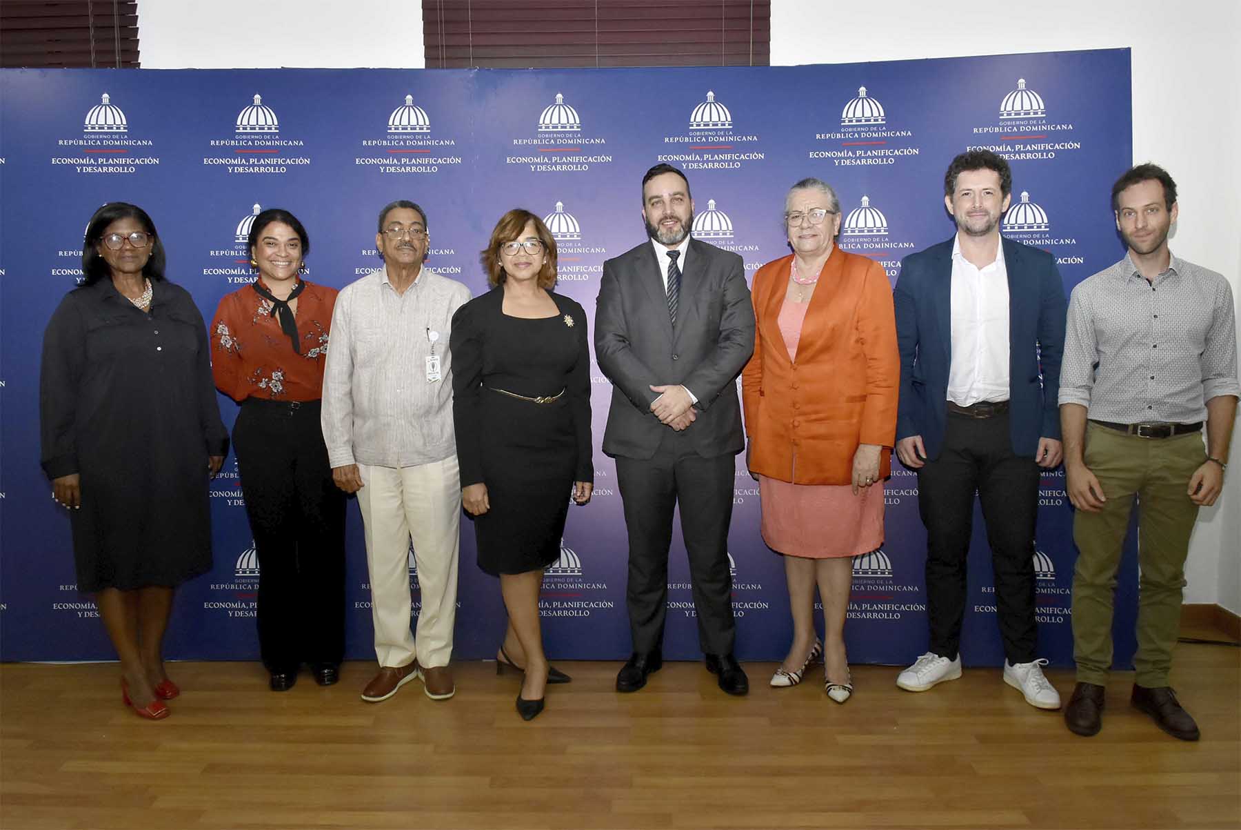 VICE MINISTRA INICIO DE LA REUNION MISION FIDA2