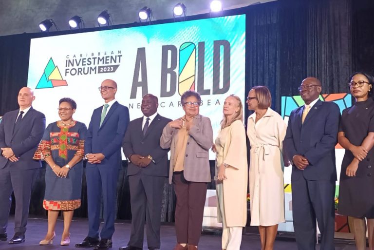 El ministro de Economía, Planificación y Desarrollo, Pável Isa Contreras, participa en la apertura del Foro de Inversión del Caribe.
