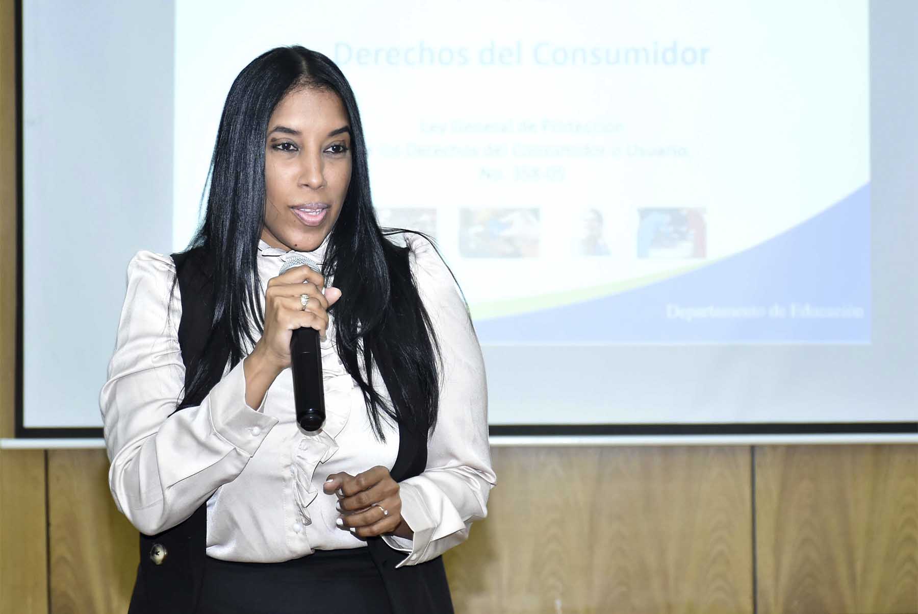 Charla de derechos del consumidor impartida por Pro Consumidor