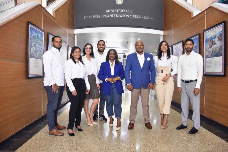 Entrevista a ministro y miembros de CIGCN por parte de periodistas Millizen Uriben y Ramón Stalin Montero