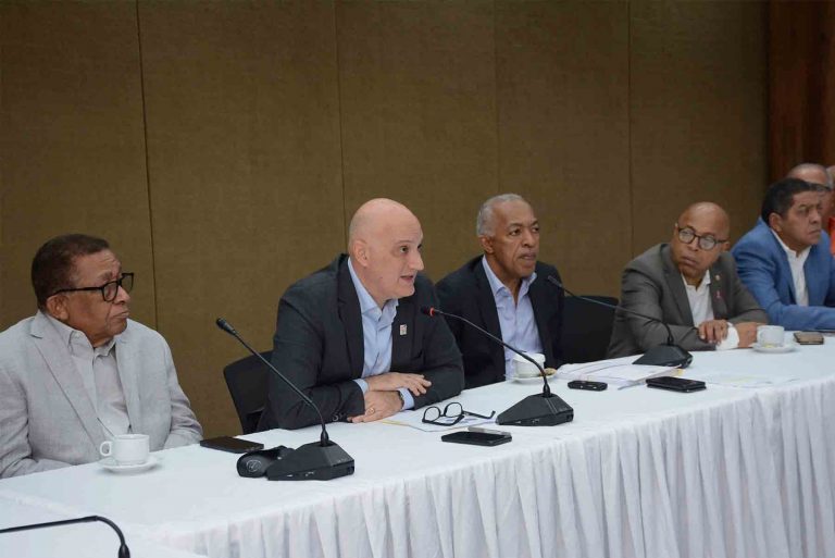 Ponencia del ministro en CD sobre programa para mejorar sector aps