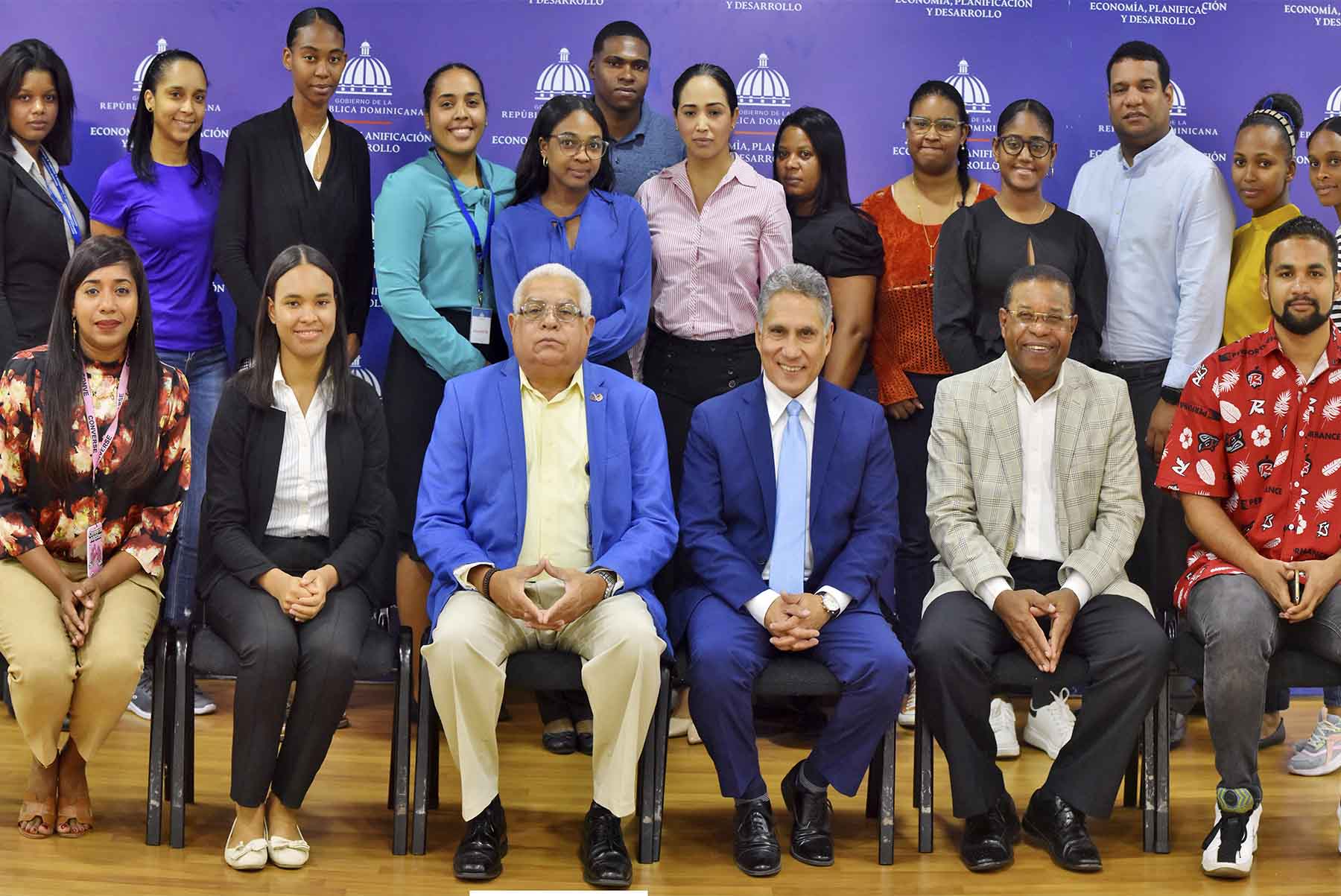 Director del CCPIP expone a estudiantes de UASD el rol del Ministerio de Economía en la planificación del desarrollo