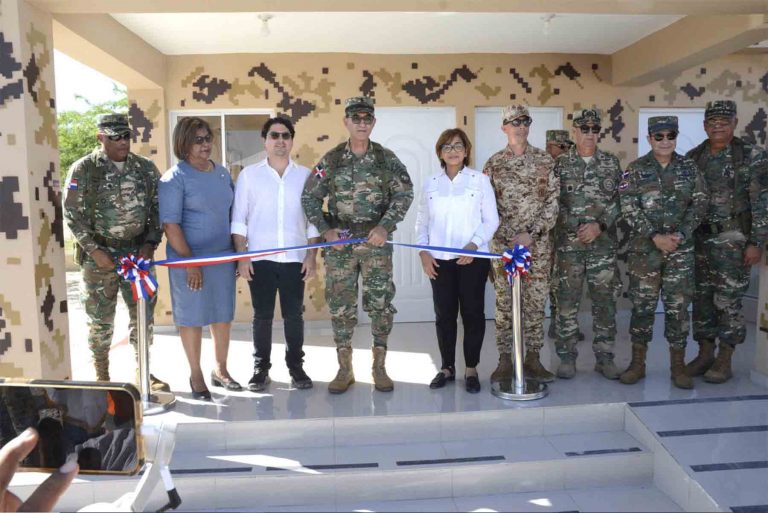 Inauguración de cuartel del CESFRONT y viviendas en Pedernales
