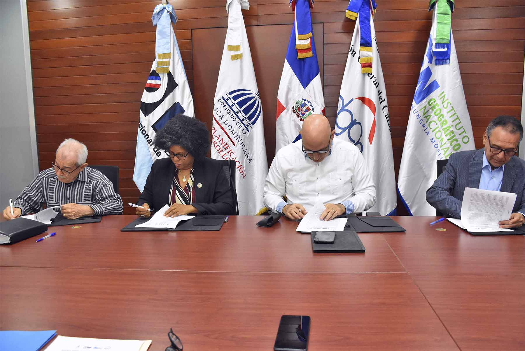 Ministerio de Economía, ONE, Instituto Geográfico y la Dirección de Catastro