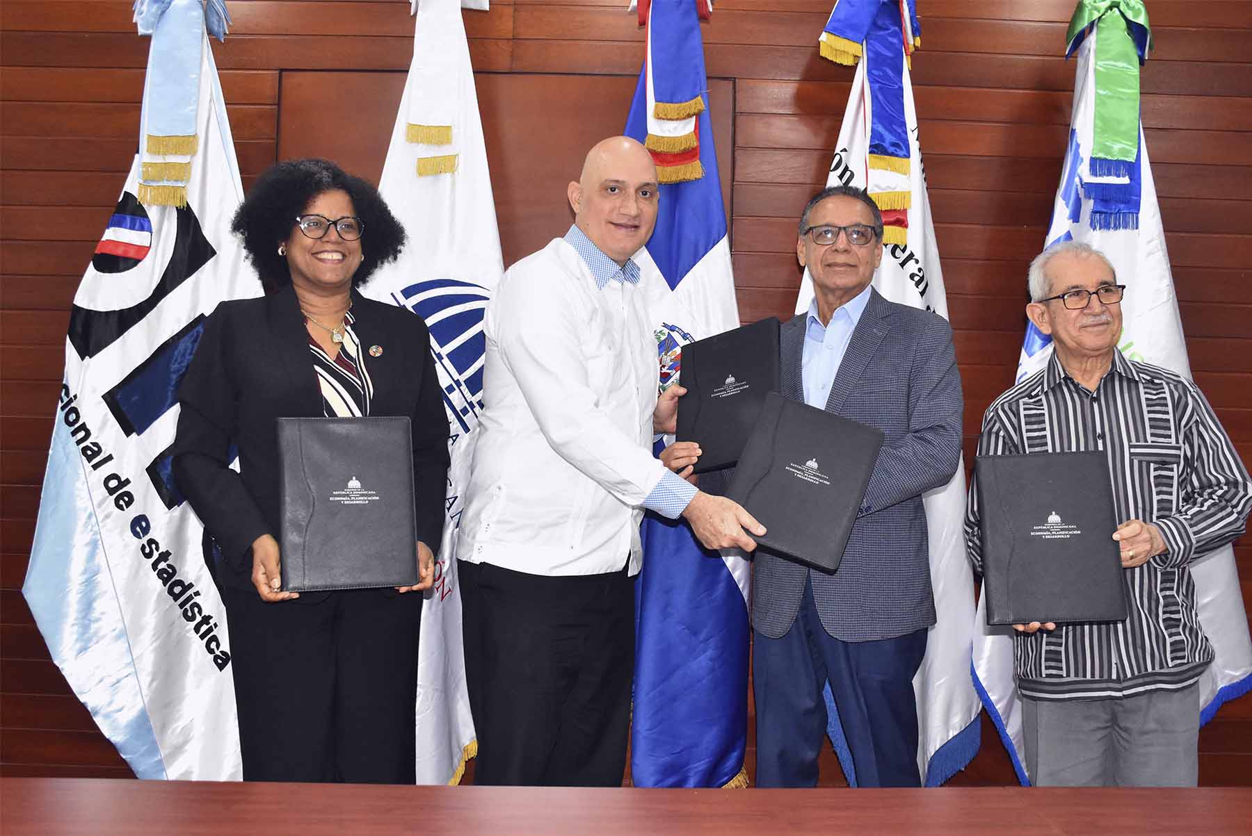 Ministerio de Economía, ONE, Instituto Geográfico y la Dirección de Catastro