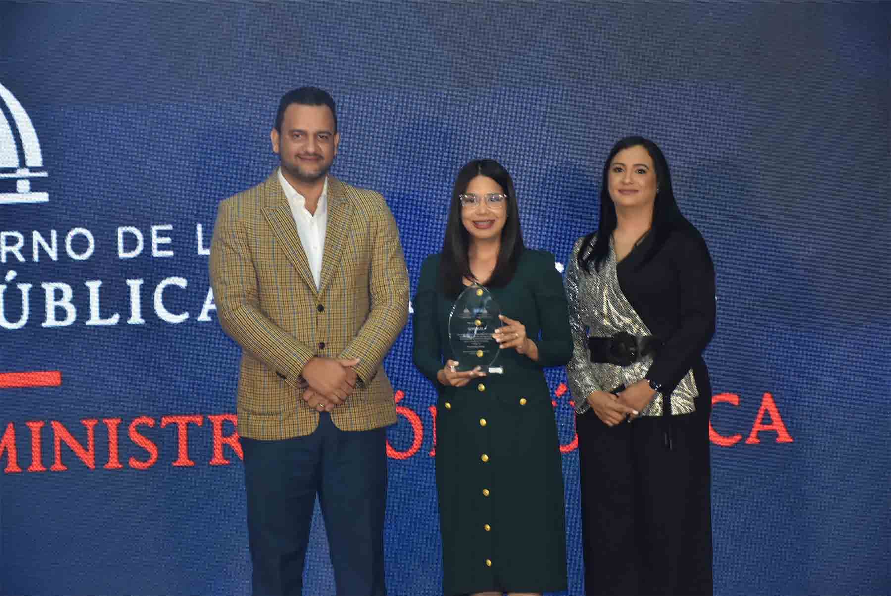 Ministerios de Economía y MAP entregan reconocimientos a seis instituciones públicas por desempeño para el logro de los ODS y por integración de enfoques de políticas transversales de la END