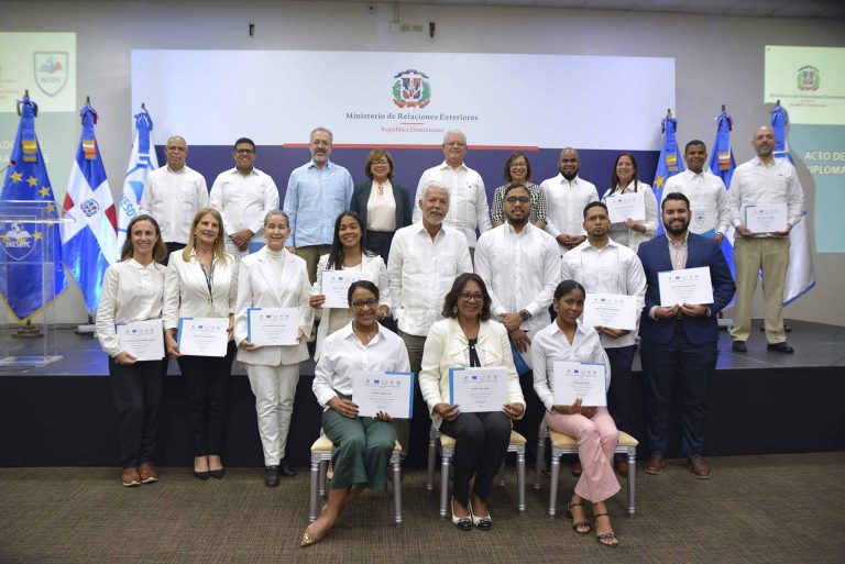 Viceministra Dotel valora capacitación de 23 servidores públicos