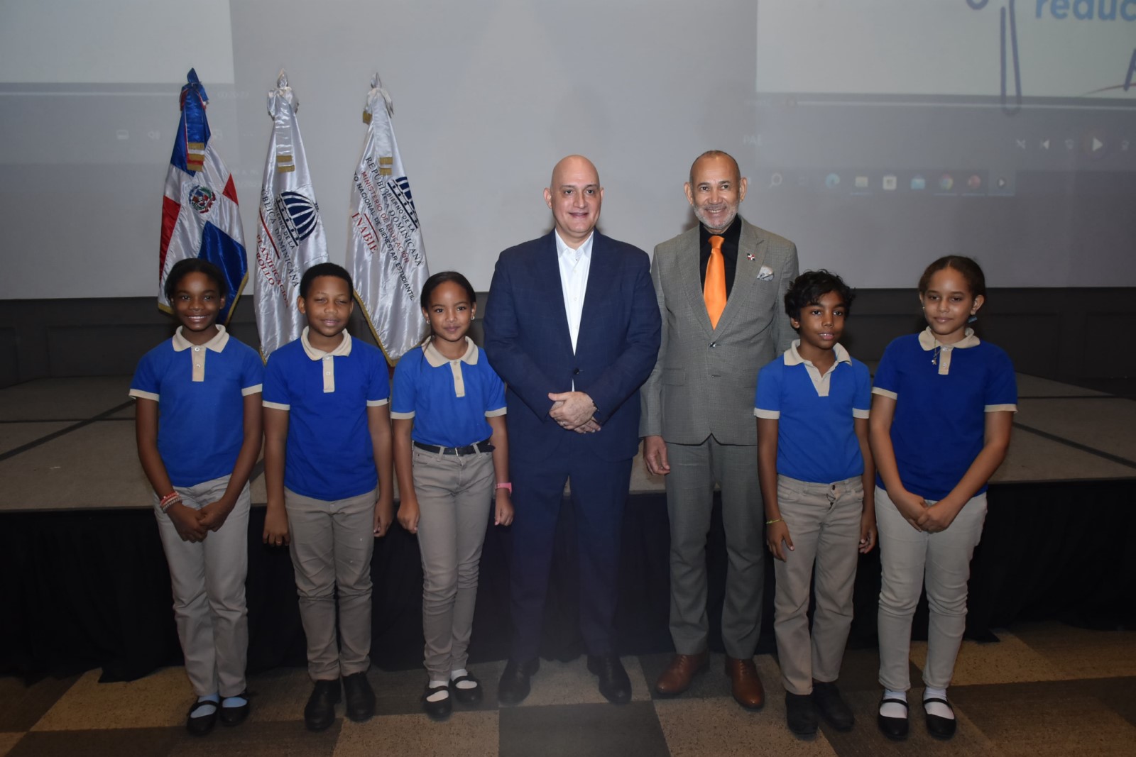 Isa Contreras presentó un cuadro sobre la participación del PAE en el gasto público en el periodo 2007-2022, en el que explicaba que en 2007 la inversión en este programa fue de 2,439 millones de pesos y de esa fecha al 2012 la diferencia en la inversión fue mínima hasta en el 2013.