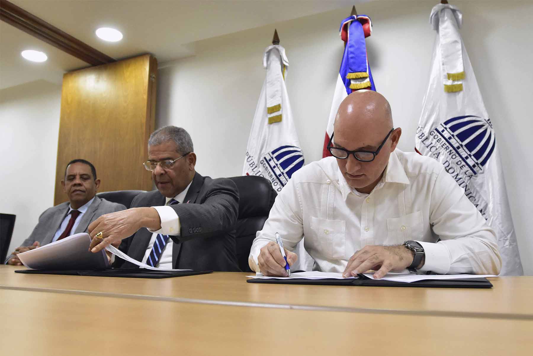 Ministerios de Economía y de Administración Pública firman acuerdo