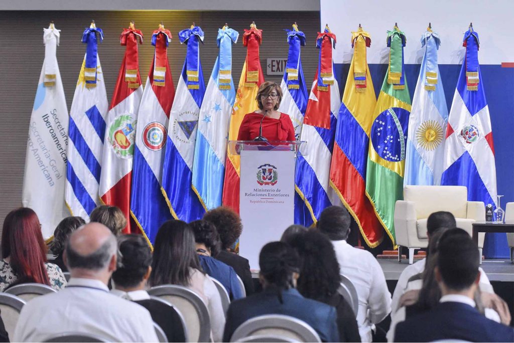 Viceministra Olaya Dotel expone desafíos e importancia de la justicia social, sostenibilidad y cooperación en Iberoamérica1