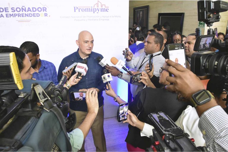 ENTREGA CERTIFICADO De Sonador a Emprendedor PROMIPYMES1