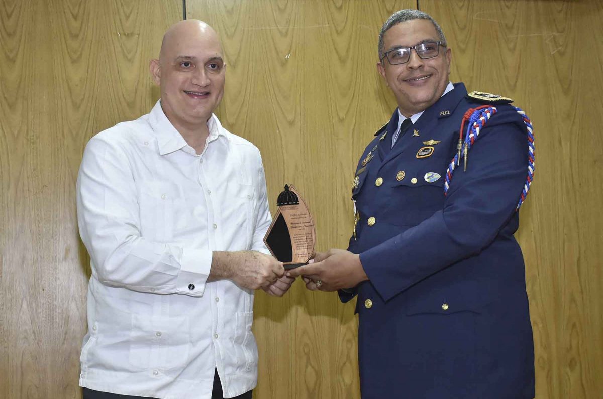 Ministerio de Economía recibe reconocimiento de la Gobernación6