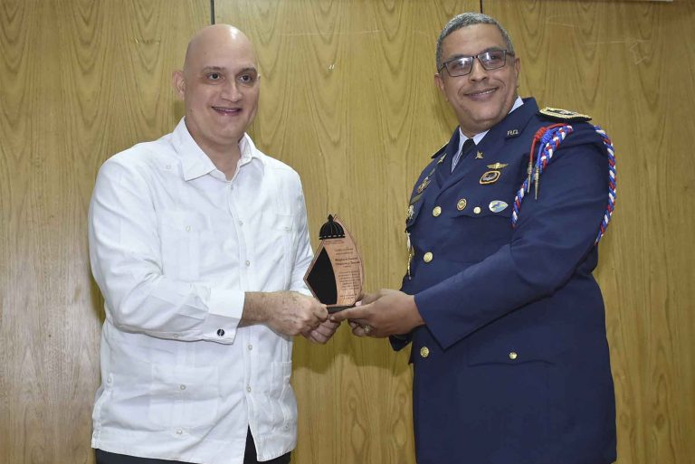 Ministerio de Economía recibe reconocimiento de la Gobernación6